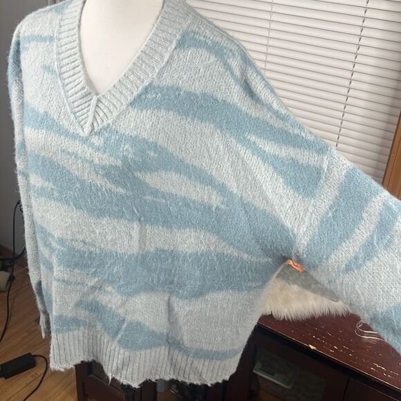 AllSaints Women’s Tiga Abstract Stripe V-Neck Sweater Sz L - Picture 4 of 9